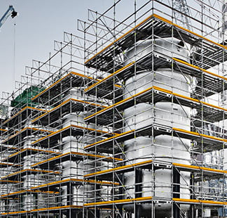 Frame scaffolding digunakan untuk kerja cat bangunan di Petaling Jaya