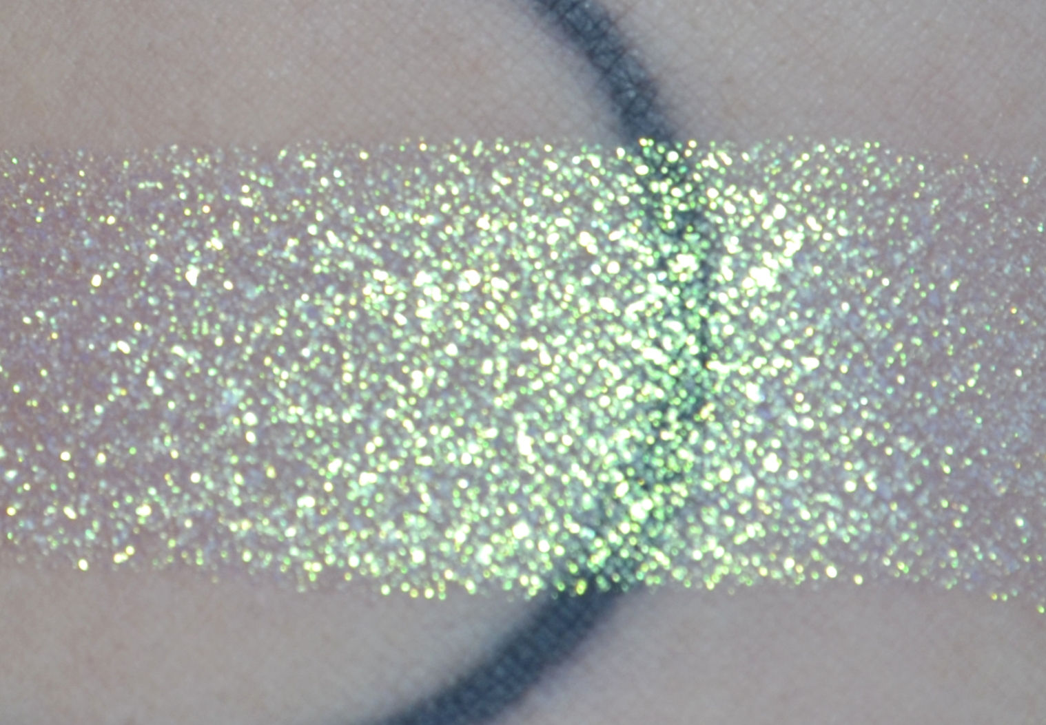 Dragon Scales Loose Pigment Eyeshadow And Highlighter - Iridescent Green Shimmer