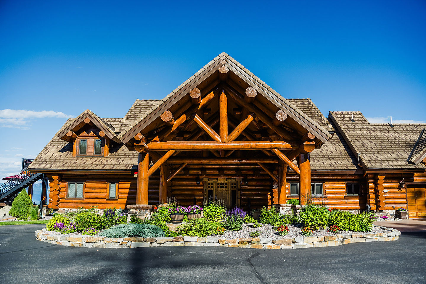 The front of the lodge and its timber porte-cochere