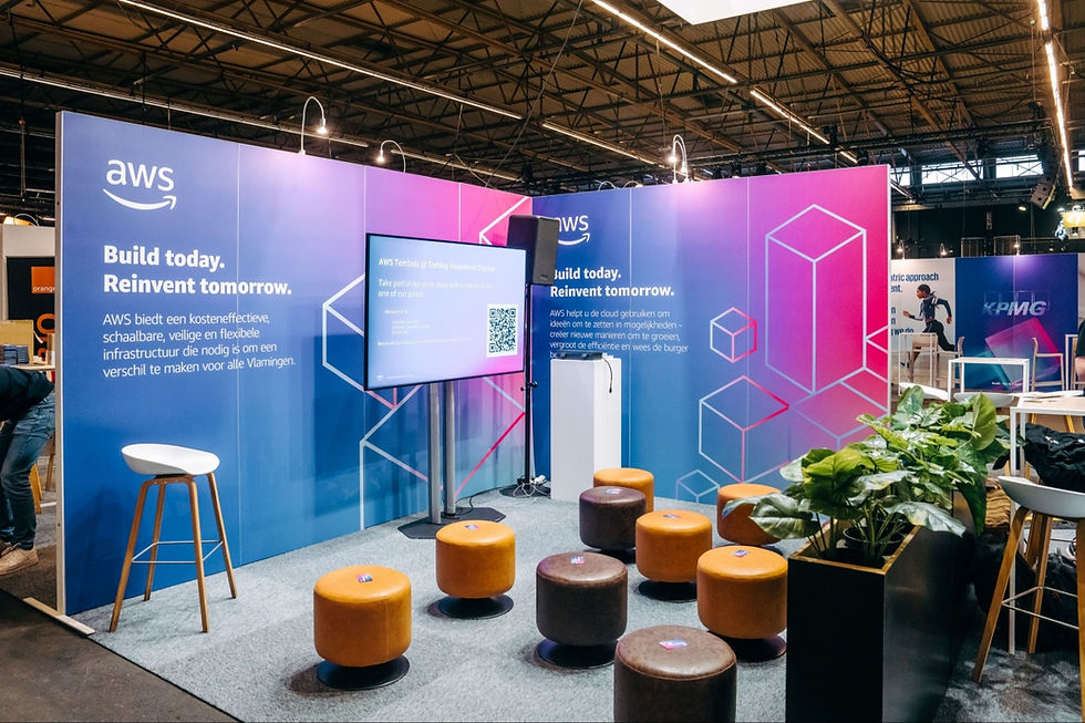 Estande modular de alumínio Ecobooth montado em feira de negócios
