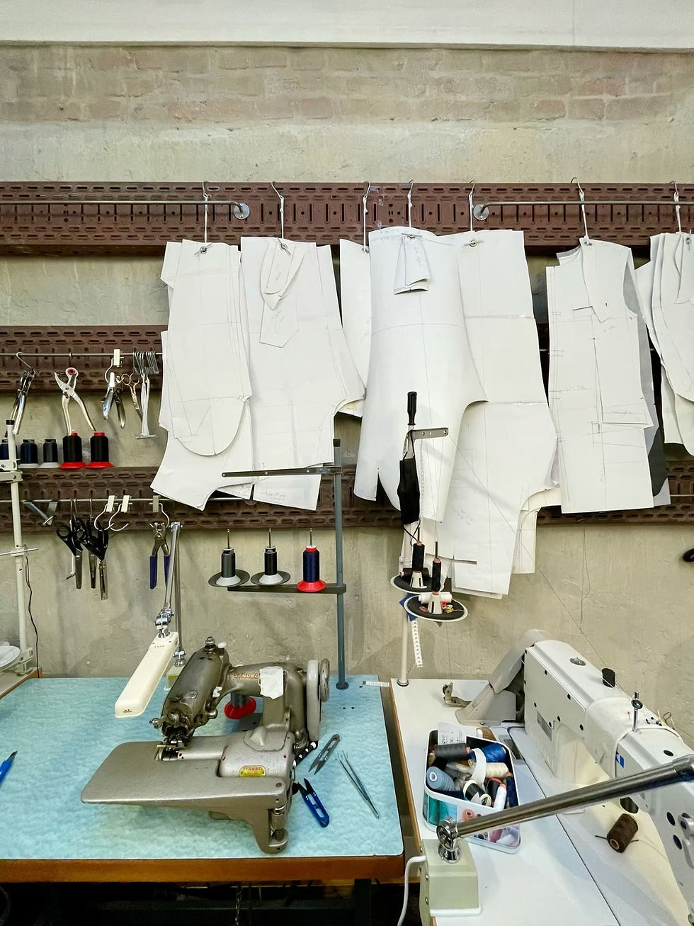 Illustration of a modular CAD template layout for activewear design, showing interchangeable design blocks used by fashion brands to align product teams and reduce sampling rounds.