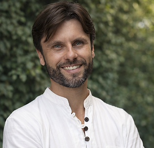 Maxime Chenu, praticien en massage aux bols tibétains à Paris