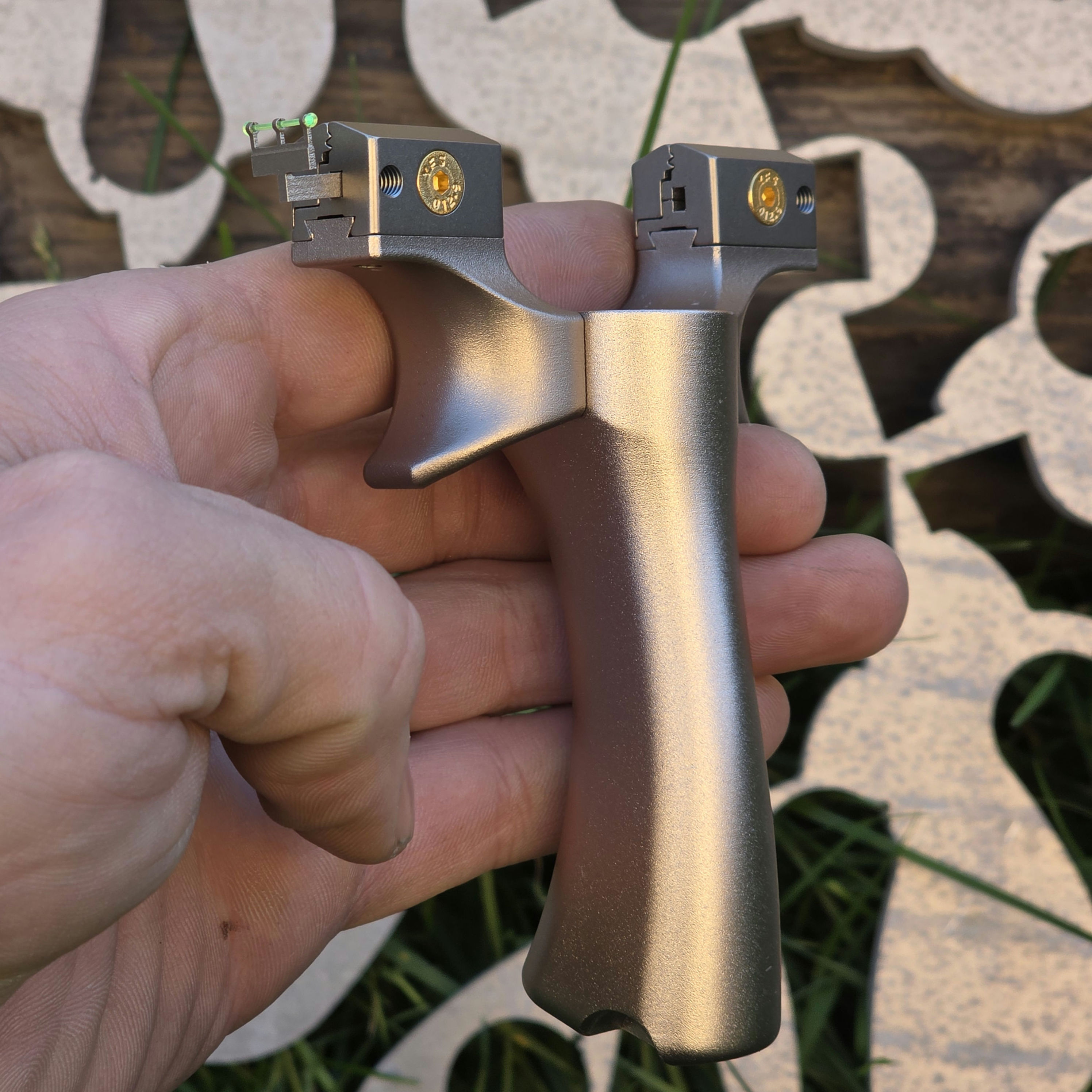 Adjustable Tips and Sight Pinch grip 