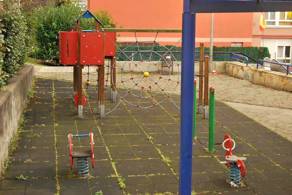 Parque público junto a la guardería