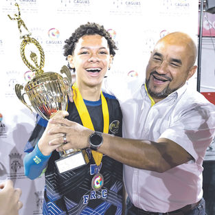 Repite una escuela pública en masculino