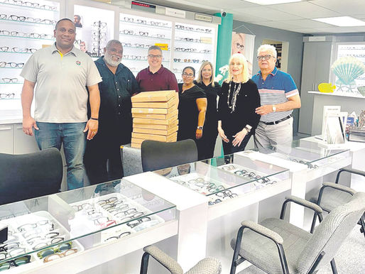 New Vision Óptica junto al Pastor Francisco Tolentino llevan donaciones hacia Cuba