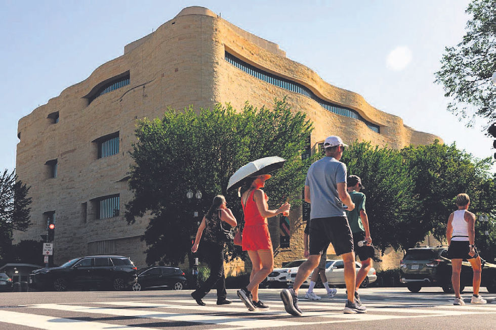 White House announces comprehensive review of Smithsonian exhibitions