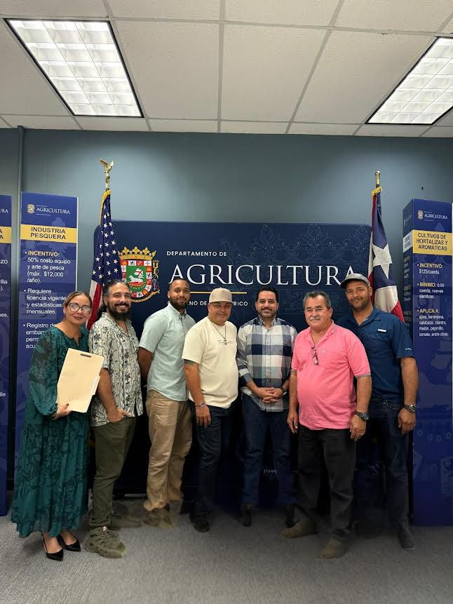 Agriculture Dept. signs agreement granting fishermen control of La Parguera Fishing Village