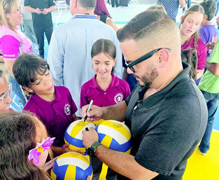 Inauguran cancha bajo techo en Parcelas Viejas de Jagual en San Lorenzo y reconocen a Jay Fonseca