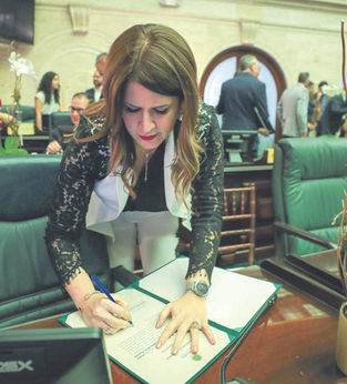 Representante por Cidra y Cayey Gretchen Hau tiende puentes de colaboración con mayoría cameral