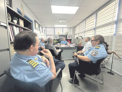 Alcalde de Yabucoa y comisionado Policía Municipal se reúnen con comandante de área