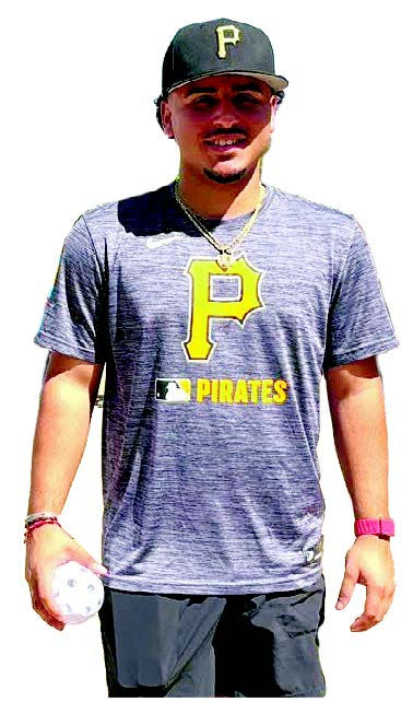 Gustavo Meléndez León es un joven prospecto cayeyano que fue seleccionado por el mismo equipo donde se destacó Roberto Clemente, para ser parte de la historia deportiva”