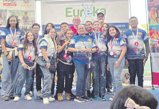 Estudiantes pedreños brillan en competencia First Lego League