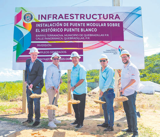 Gobernador coloca primera piedra para reconstrucción del Puente Blanco en Quebradillas con inversión de 3.2 millones de dólares