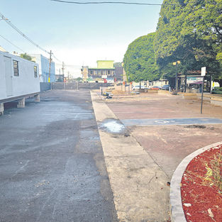 Alcaldesa de Gurabo libera estacionamientos en el área de construcción de Plaza de los Próceres