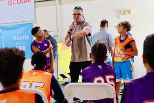 Orientan a jóvenes sobre acoso y manipulación en línea