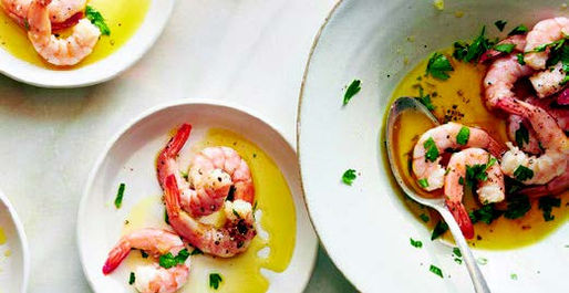 Shrimp bathed in olive oil and lemon