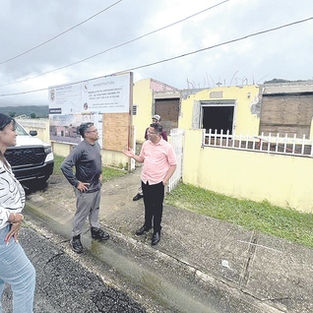 Alcaldesa de Naguabo verifica avances en proyecto de rehabilitación del CDT del barrio Peña Pobre