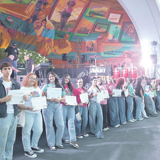 Estudiantes de Cayey exhiben en la plaza sus propuestas para el Octavo Certamen de Urbanismo