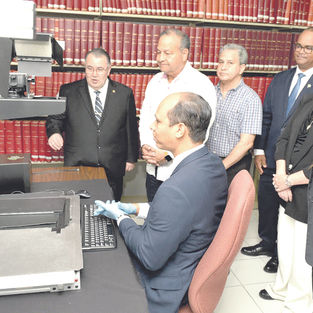 Entregan documentos históricos digitalizados al Municipio Autónomo de Caguas