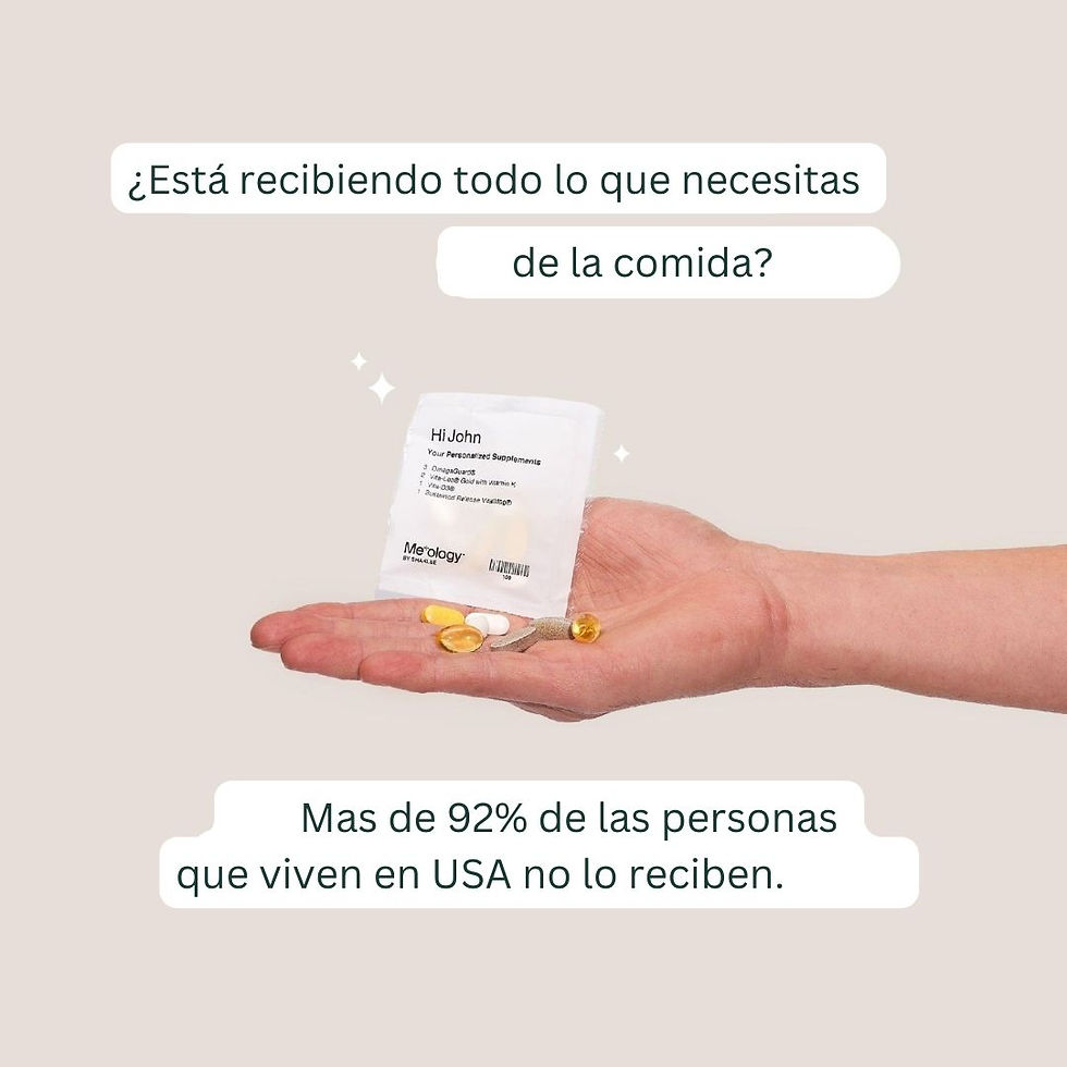 Una mano con un sobre de vitaminas y mensajes sobre la deficiencia nutritiva