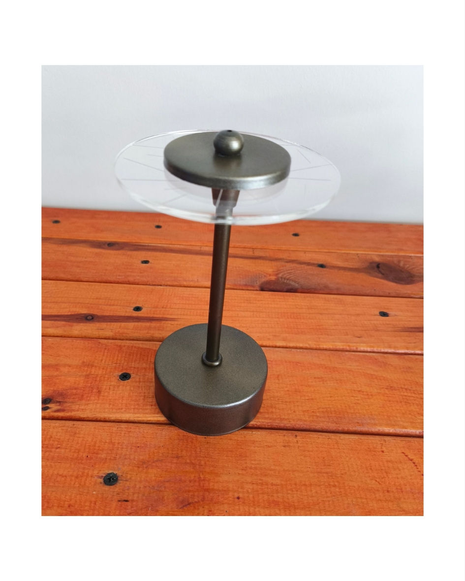 Küçük resim: masa lambası