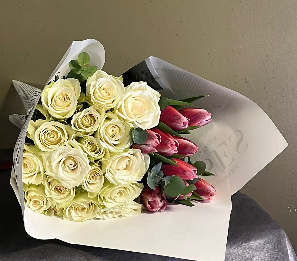 Ivory Rose and Tulip bouquet with white roses and tulips in Antalya