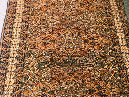 絨毯は動いている