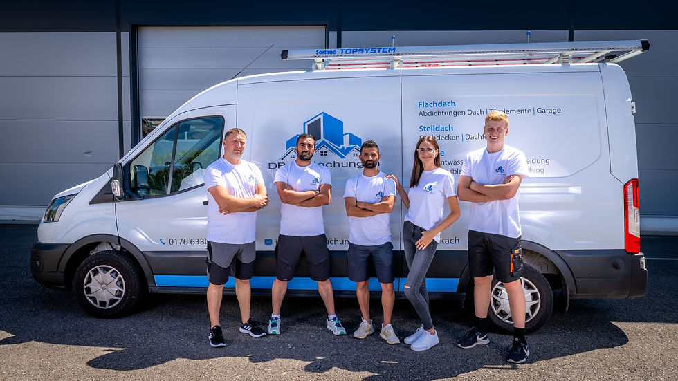 Team vor Auto.jpg
