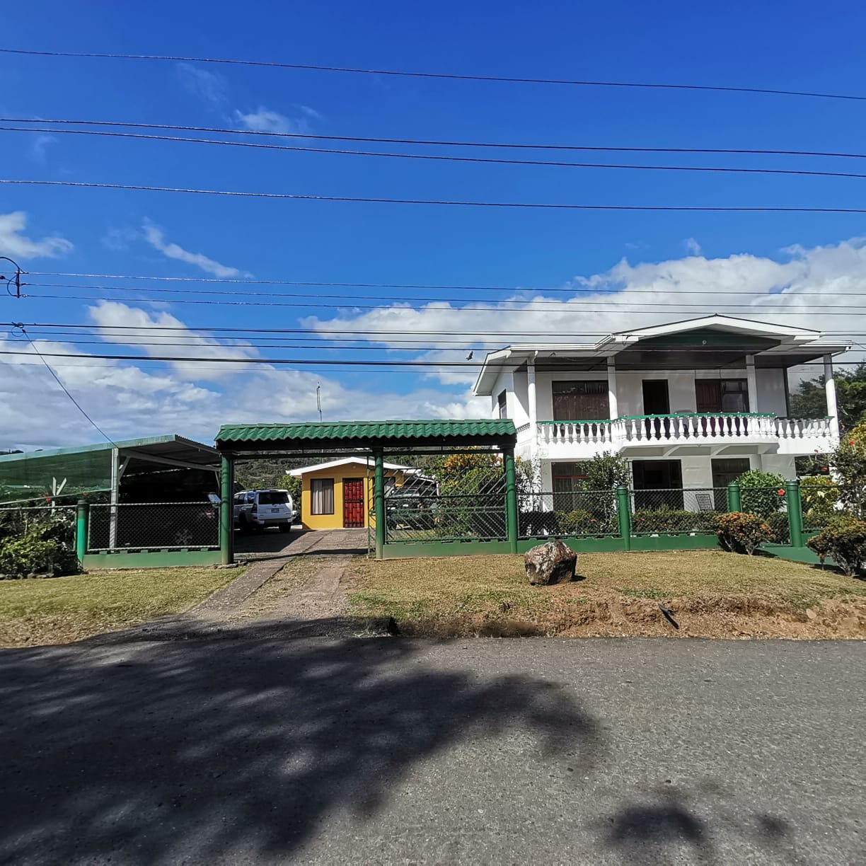 Lovely 2  Story Home + 2 Rental Cabins near Downtown Nuevo Arenal