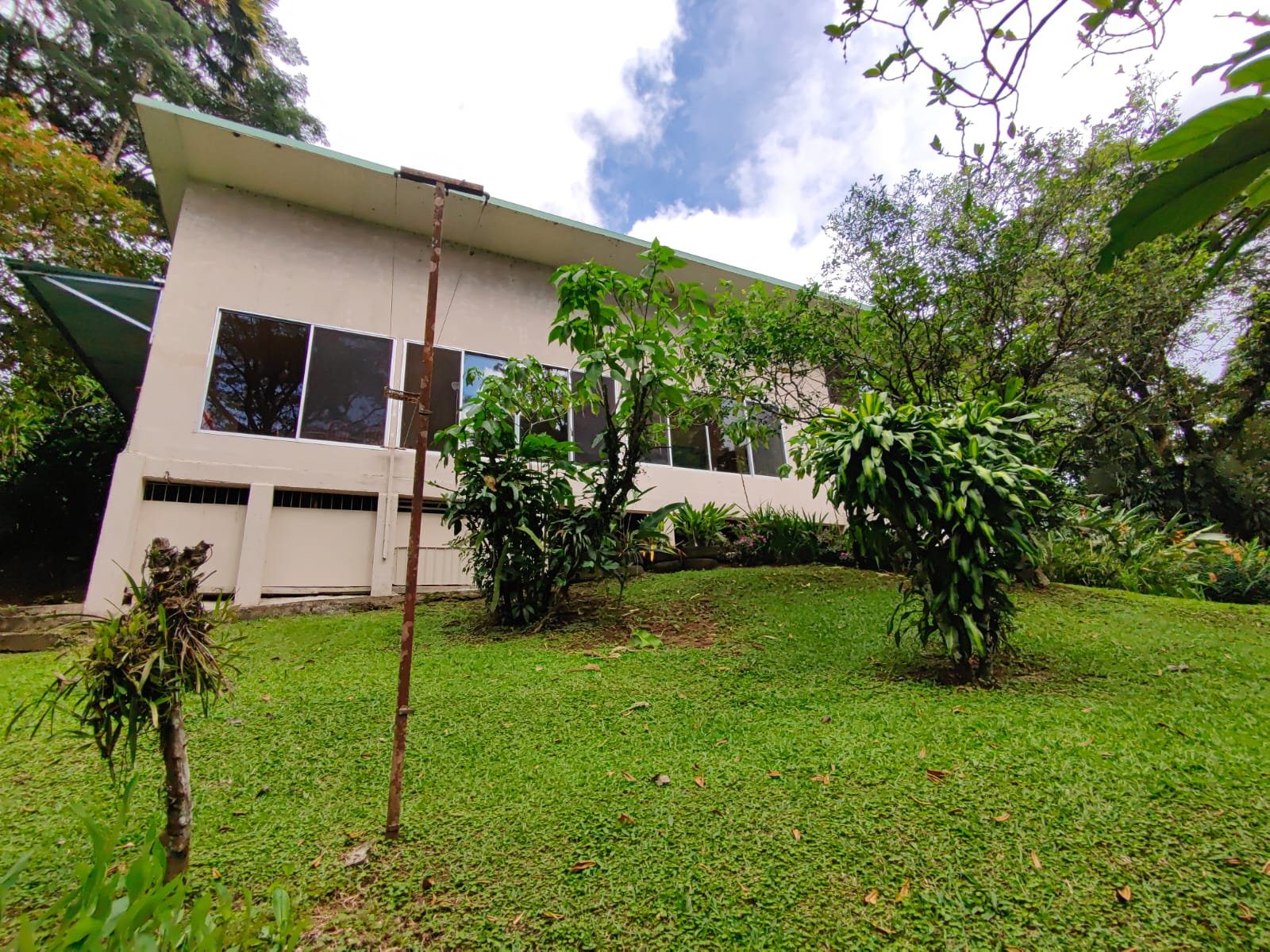 Fully Furnished, Artist Designed Home w/ Private Jungle In Nuevo Arenal