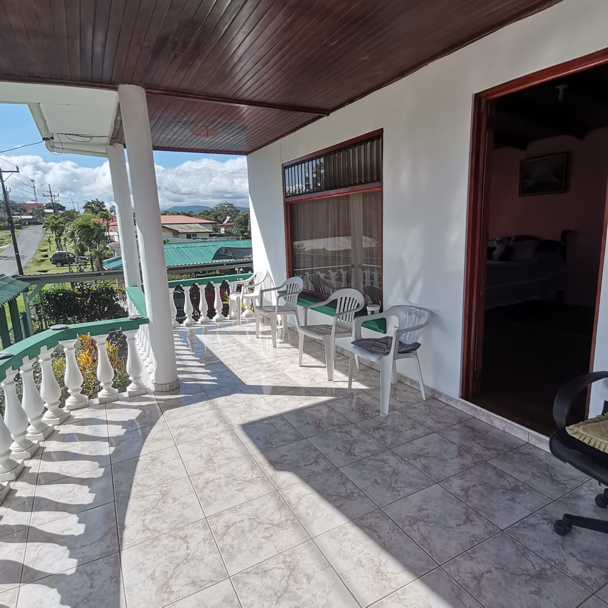 Lovely 2  Story Home + 2 Rental Cabins near Downtown Nuevo Arenal