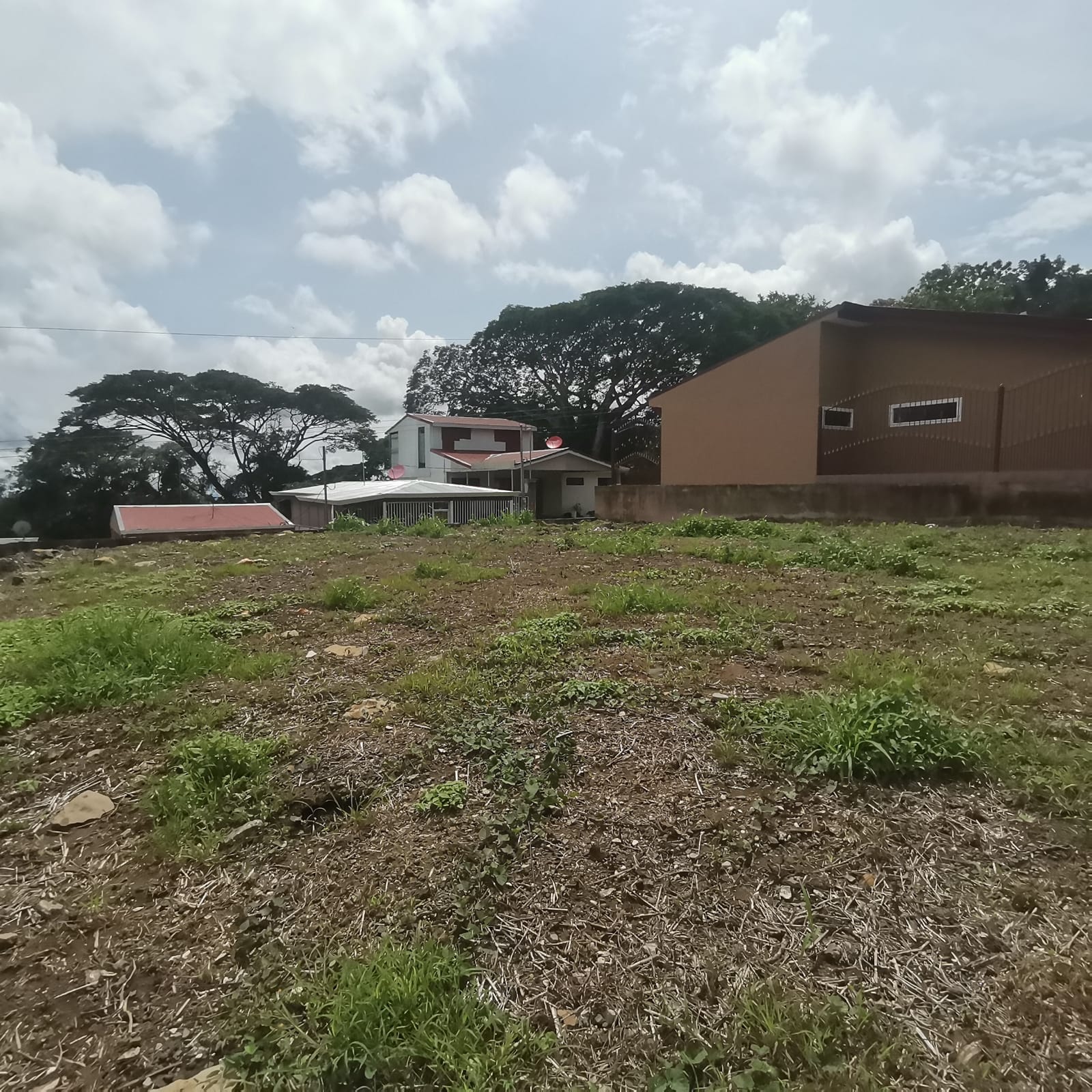 READY TO BUILD! 400 m2, Mountain and Jungle View Lot in Tilaran