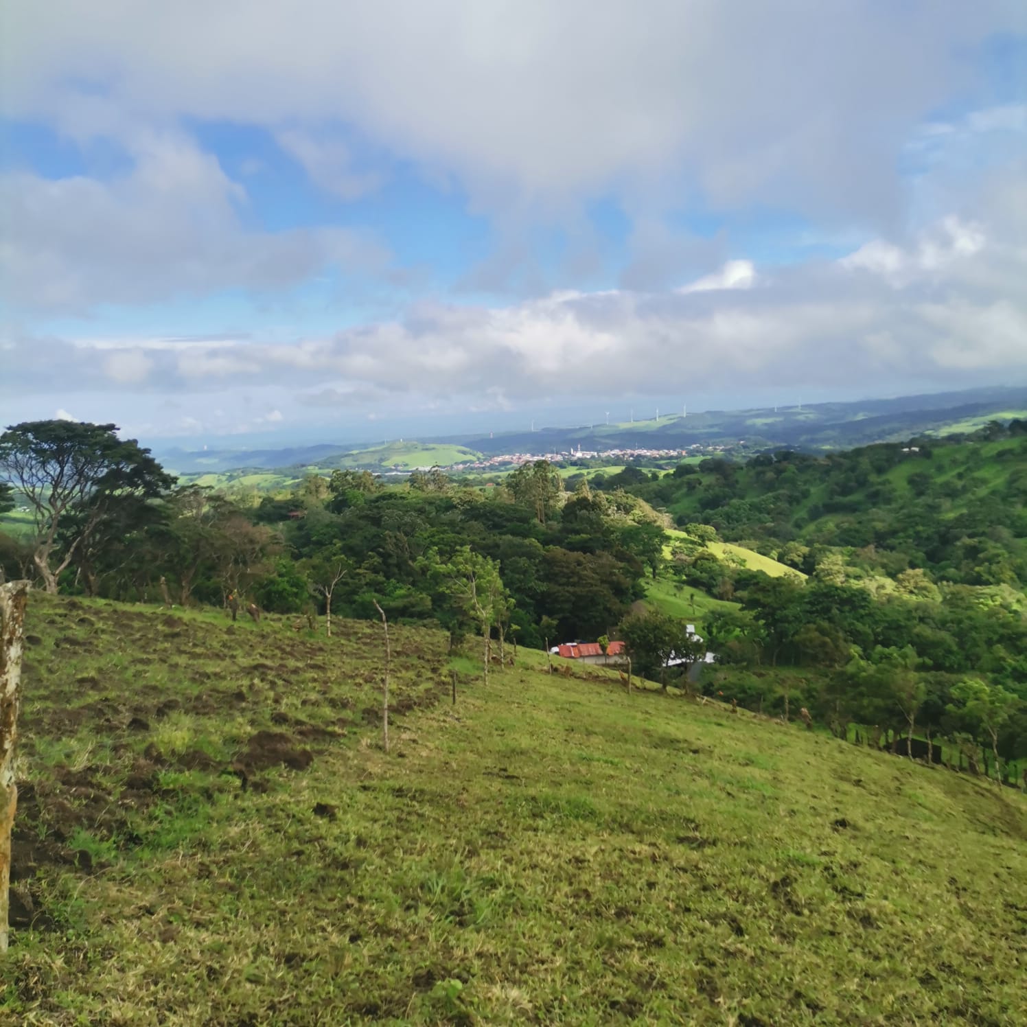 Sprawling 7 Hectare (17.3 acre) Mountain View Farm in Tilaran 