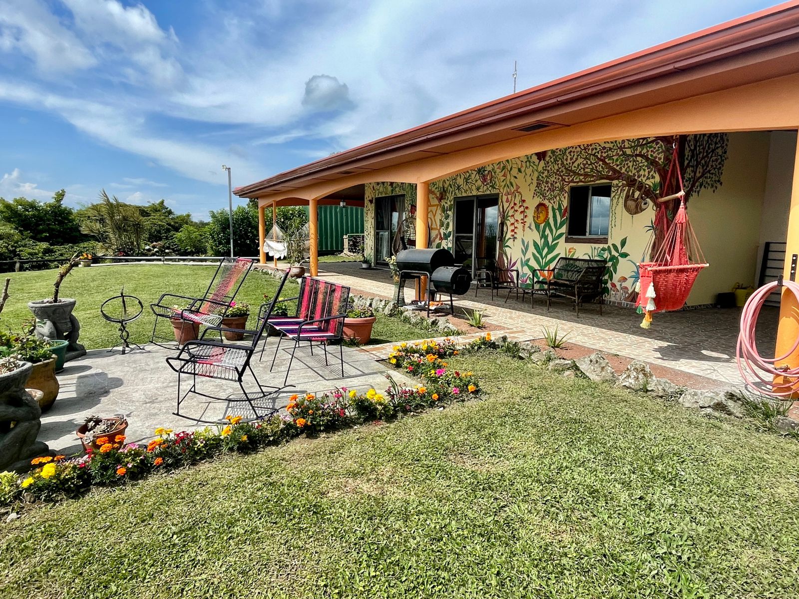 Mountain Top, Solar Powered, 3 bedroom Home in Nuevo Arenal 