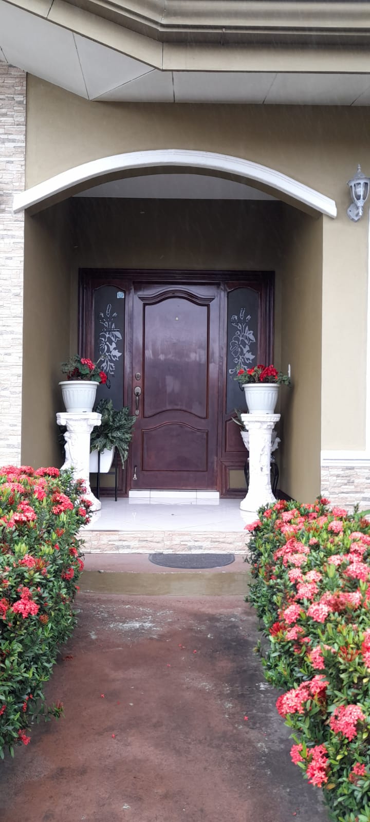 Beautiful, 3 BD/ 2 BA Home in on of Tilaran’s most Desirable Neighborhoods 