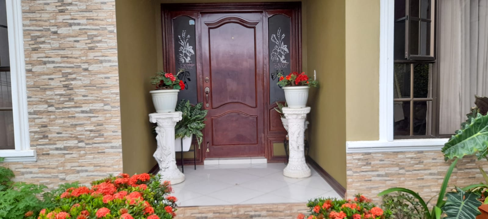 Beautiful, 3 BD/ 2 BA Home in on of Tilaran’s most Desirable Neighborhoods 