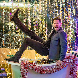 Event photograph on influencer on a bath