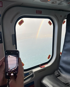 Entspannter Hubschrauberflug nach dem Flugangstseminar