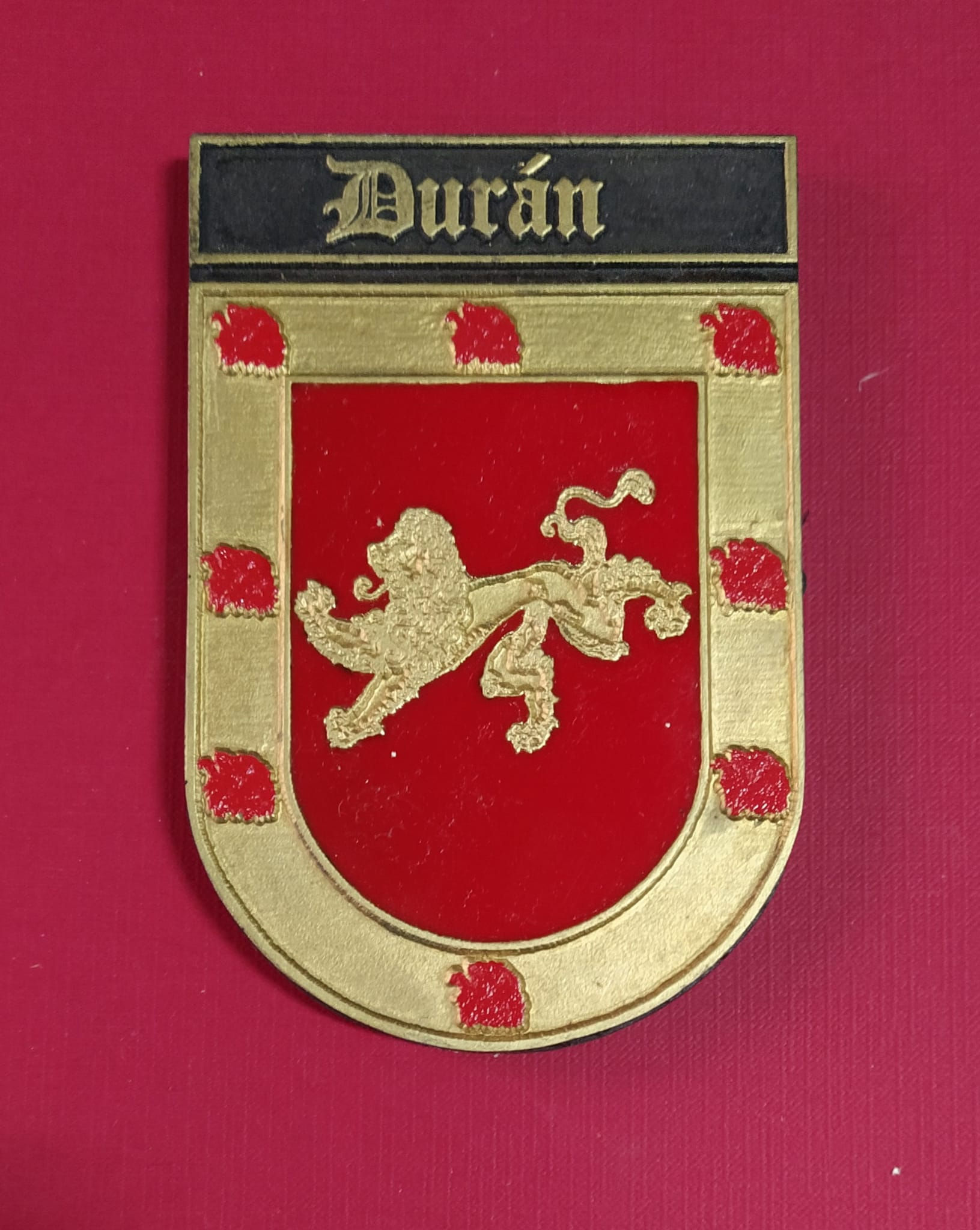 Durán, escudo del apellido en esmalte
