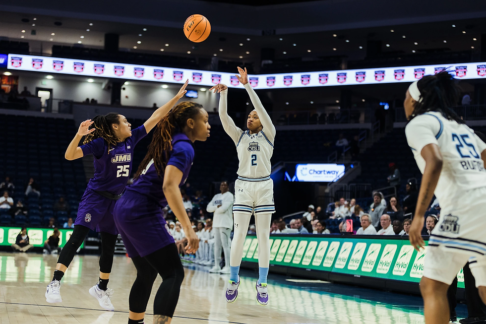 Simaru Fields shoots from the perimeter