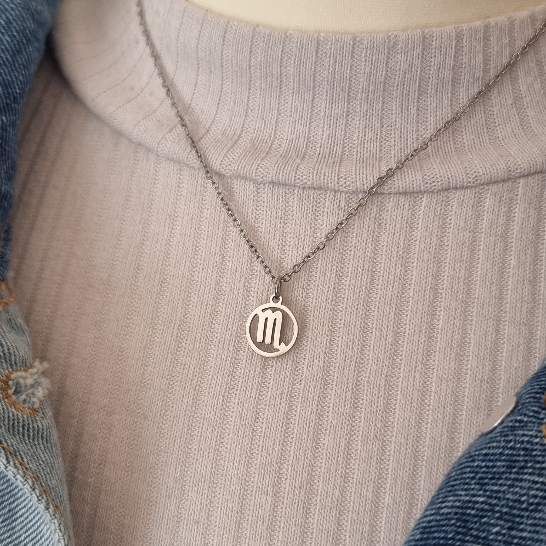 collier pendentif scorpion argenté