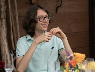 Brautpaar Shootingportraits der gäste Schwarzwald, moderne und vintage Hochzeitsfotos, standesamtliche und kirchliche Trauung in Baden-Württemberg, Outdoor-Wedding-Destination sasbachwalden