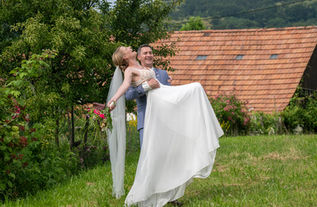 Moderne und romantische Hochzeitsfotografie im Schwarzwald, Baden-Württemberg: Natürliche Brautpaar-Shootings, Traumhochzeiten, Vintage- und Outdoorweddings – standesamtlich, kirchlich oder frei