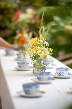 Brautpaar Shooting in der Natur im Schwarzwald, moderne und vintage Hochzeitsfotos, standesamtliche und kirchliche Trauung in Baden-Württemberg, Outdoor-Wedding-Destination sasbachwalden kaffee kuchen  moodbilder