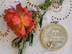Braut und Bräutigam bei der Trauung
Romantische Hochzeitszeremonie
Glückliche Braut und Bräutigam
Festliche Hochzeitsfotografie
Liebevoller Moment zwischen Braut und Bräutigam
Emotionale Hochzeitsaufnahme
Hochzeitspaar im Einklang
Ewige Liebe auf der Hochzeit
Professionelle Hochzeitsfotografie