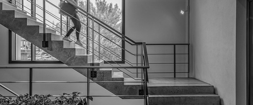 HS corporate images fuer website neu shootingtreppenhaus bnw motion (1 von 1).jpg