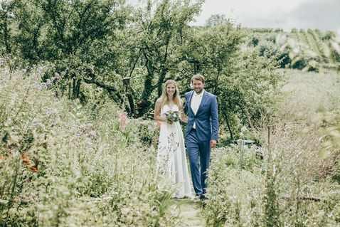 standesamtlich kirchlich traumhochzeit brautpaarshooting color vintagehochzeit outdoorwedding bridetobe wedding destination