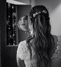Braut und Bräutigam bei der Trauung getting ready
Romantische Hochzeitszeremonie
Glückliche Braut und Bräutigam
Festliche Hochzeitsfotografie
Liebevoller Moment zwischen Braut und Bräutigam
Emotionale Hochzeitsaufnahme
Hochzeitspaar im Einklang
Ewige Liebe auf der Hochzeit
Professionelle Hochzeitsfotografie
