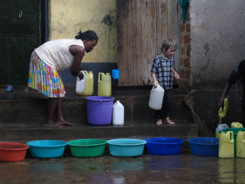 Kurtz children collecting water with their neighbors.